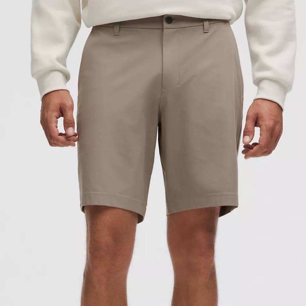 Lululemon Men’s ABC 9” khaki shorts